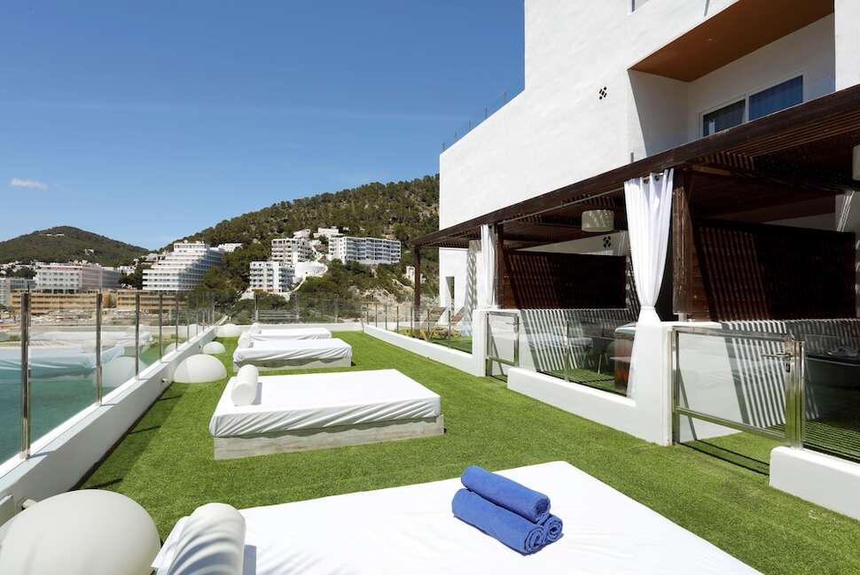 Ein Foto von der Terrasse im Palladium Hotel Cala Llonga