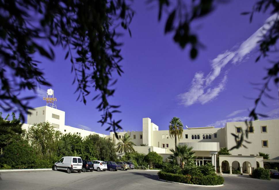 Een foto van de buitenkant van Hotel Dar Khayam