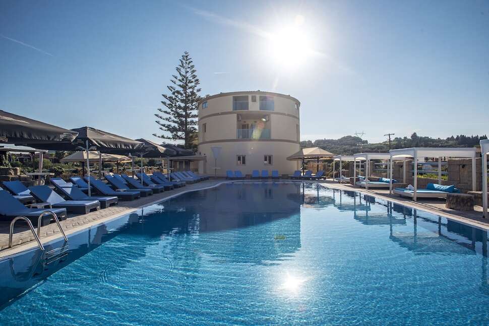 Een foto van het zwembad bij Island Beach Resort & Annex