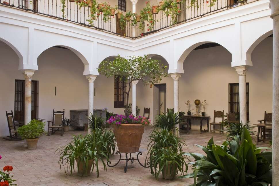 Een foto van het terras bij Hotel Las Casas de la Juderia