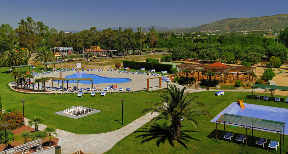Ein Foto vom Pool im Mediterraneo Park & Hotel