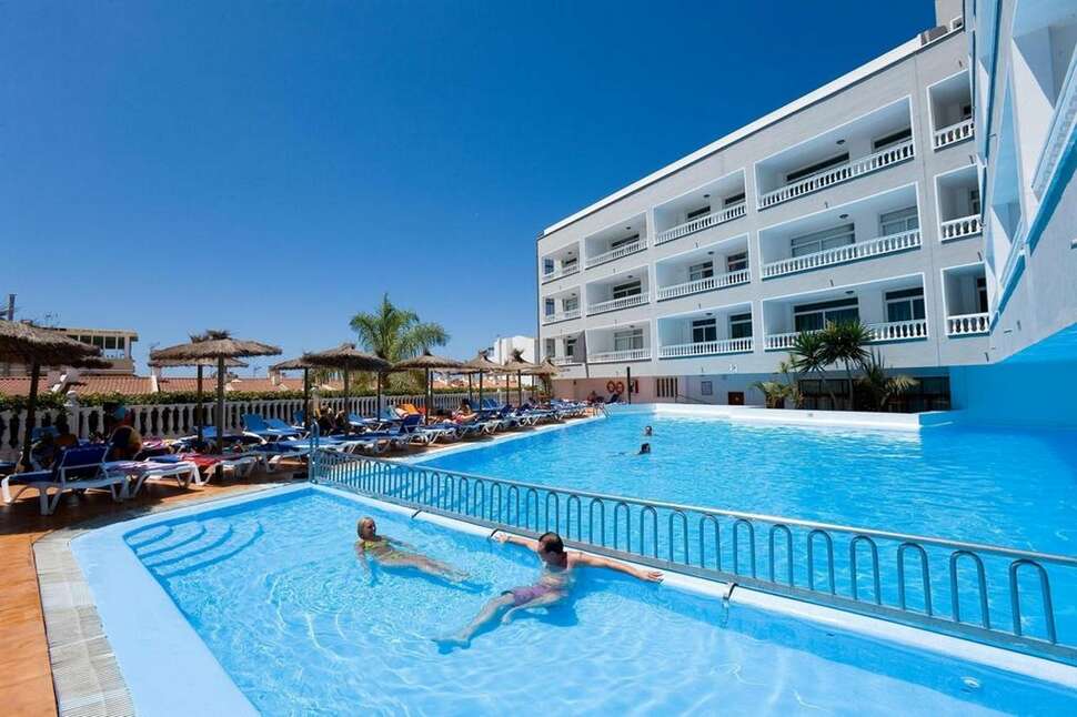 Een foto van het zwembad bij Blue Sea Hotel Lagos de Cesar