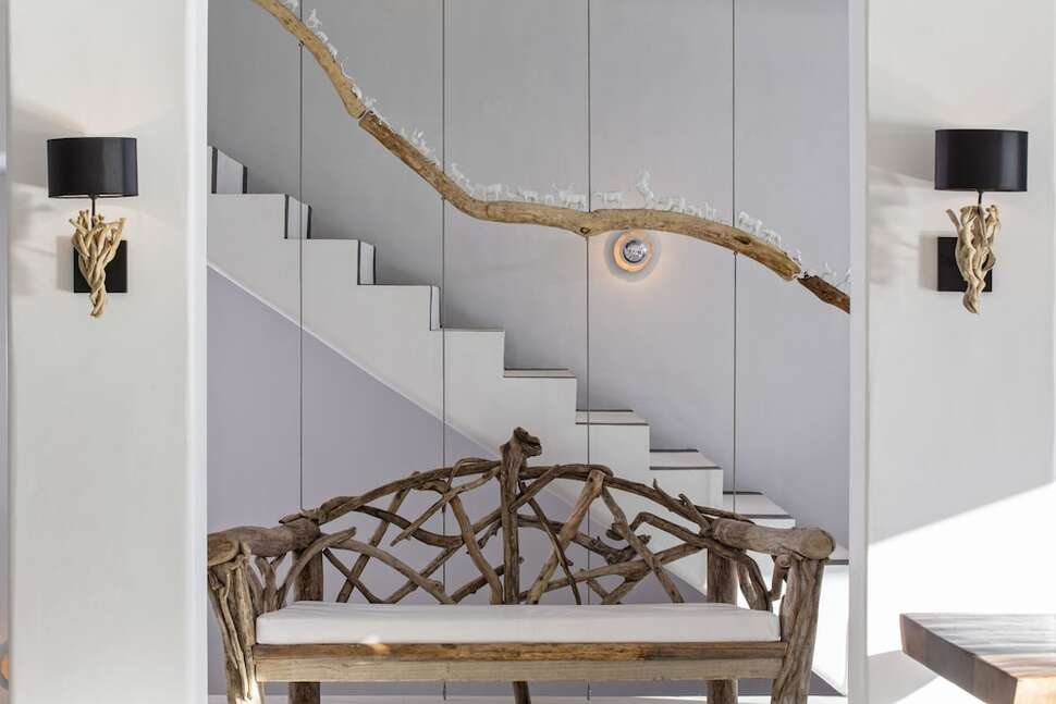 Een foto van het interieur van Myconian Utopia Relais & Chateaux