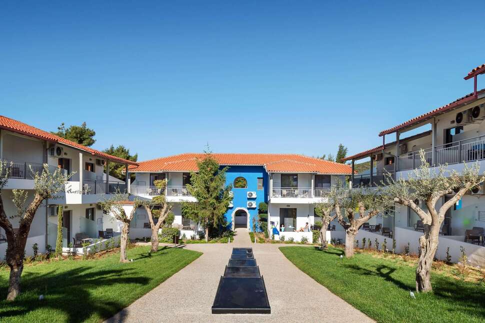 Ein Foto von der Außenansicht des Philoxenia Hotel