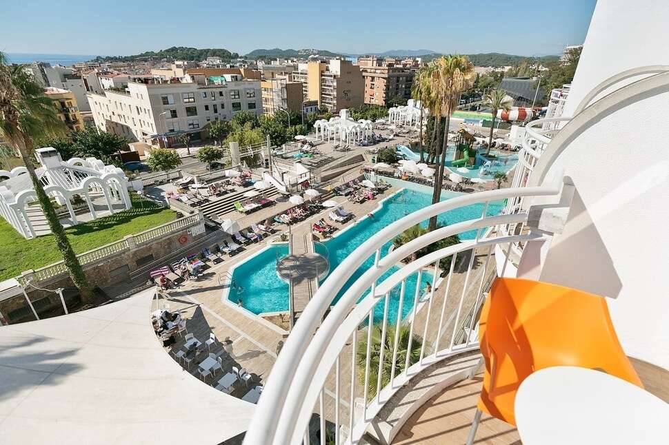 Een foto van de buitenkant van Best Lloret Splash