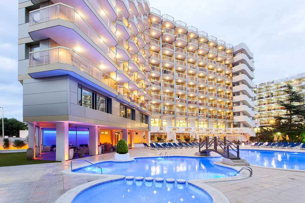 Een foto van het zwembad bij Hotel Beverly Park & Spa