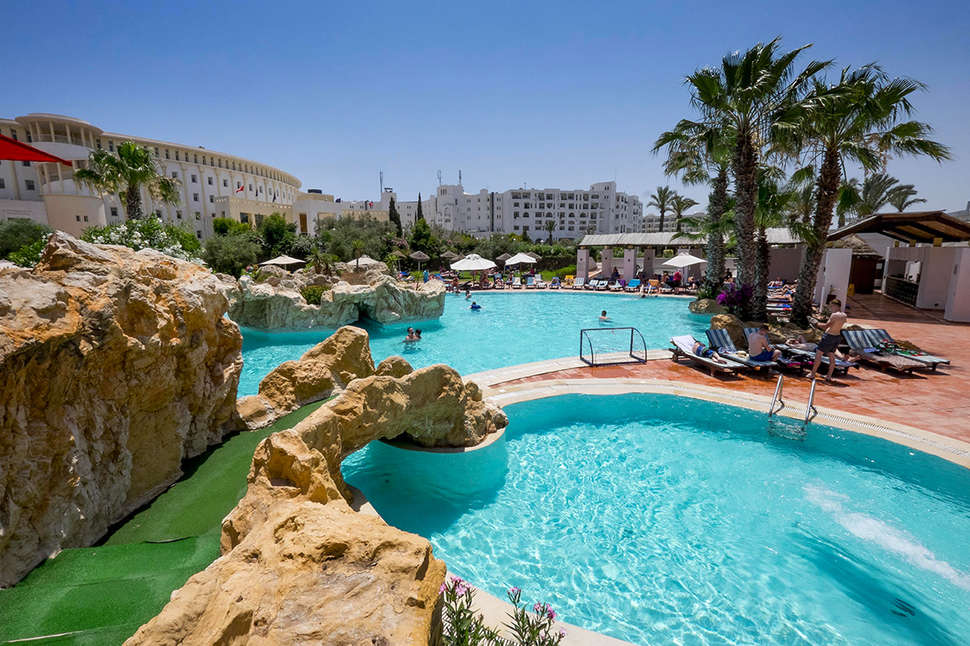 Ein Foto vom Pool im Medina Solaria & Thalasso