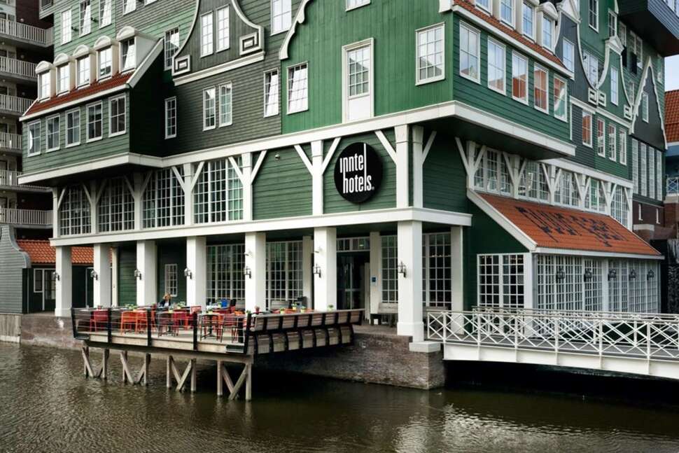 Een foto van het terras bij Inntel Hotels Amsterdam Zaandam