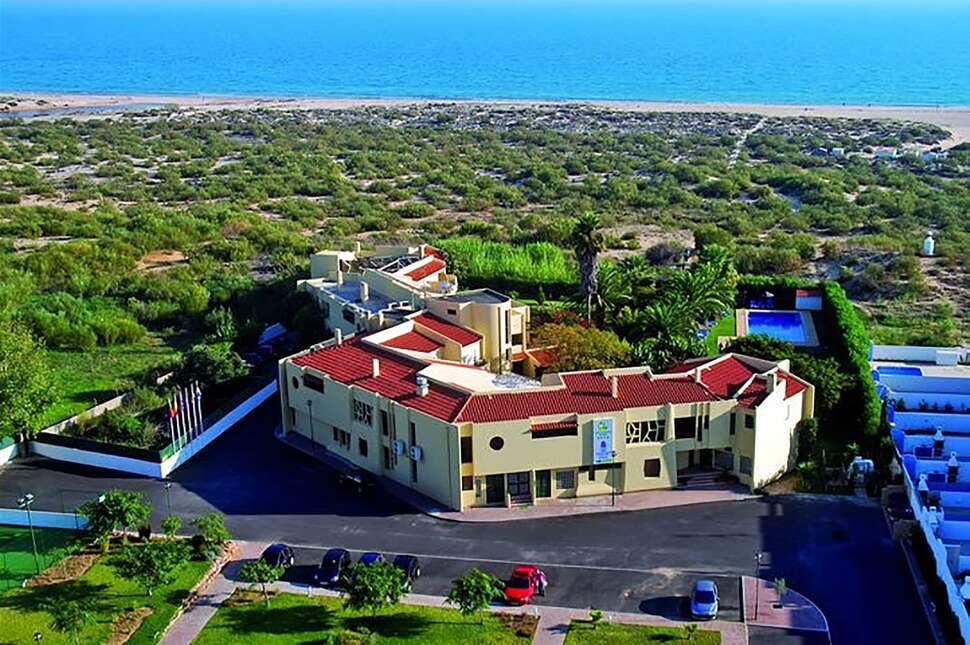 Een foto van de buitenkant van Praia Da Lota Hotel & Appartementen