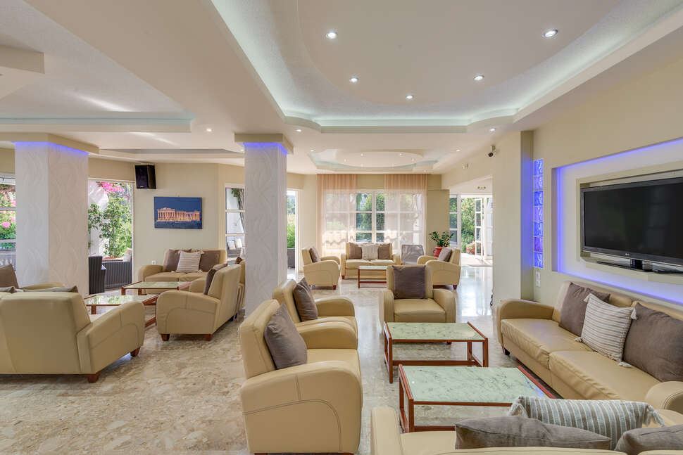 Een foto van het interieur van Nirvana Beach Hotel