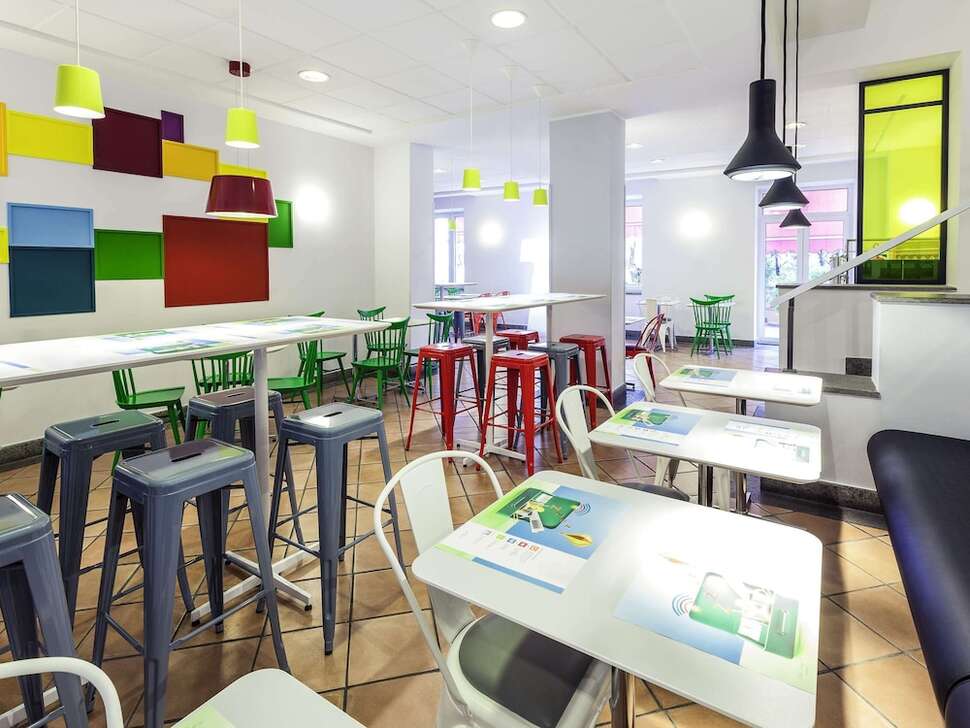 Ein Foto Ibis Styles Napoli Garibaldi