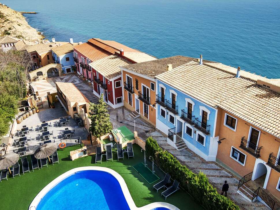 Een foto van het zwembad bij Pueblo Acantilado Suites