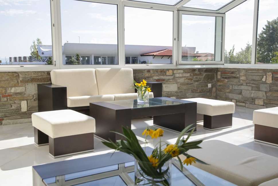 Een foto van het interieur van Alexander The Great Beach Hotel
