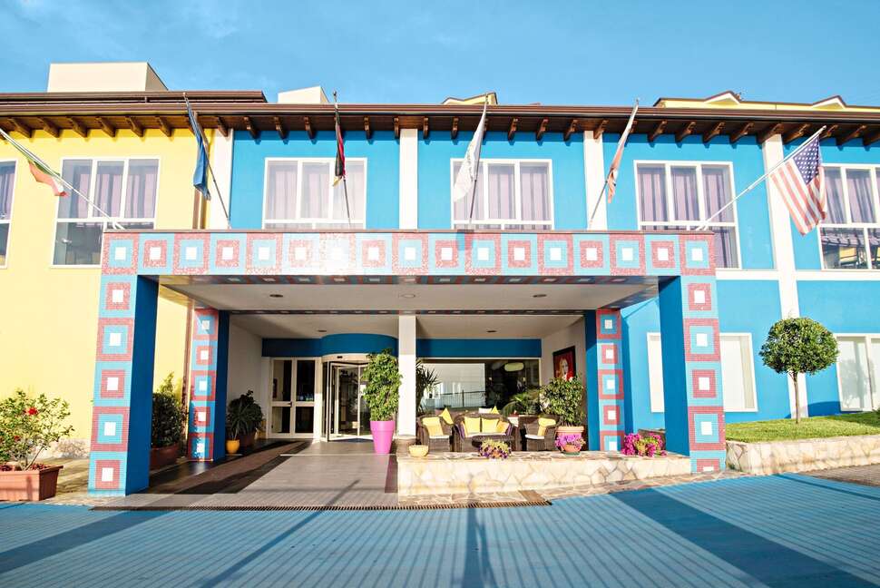 Een foto van de buitenkant van GH Avalon Sikani Resort