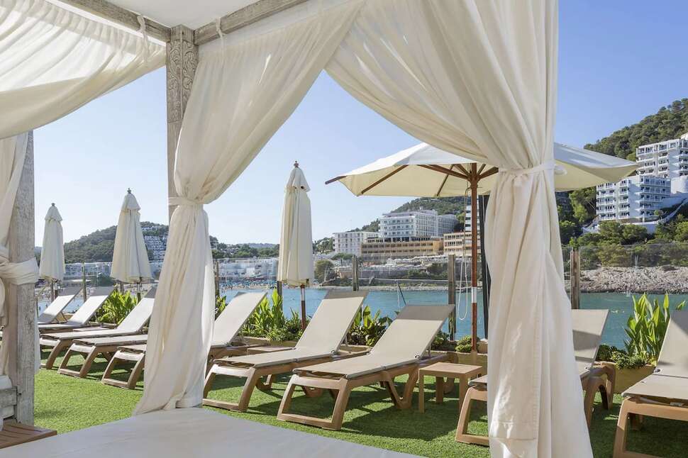 Ein Foto von der Terrasse im Palladium Hotel Cala Llonga