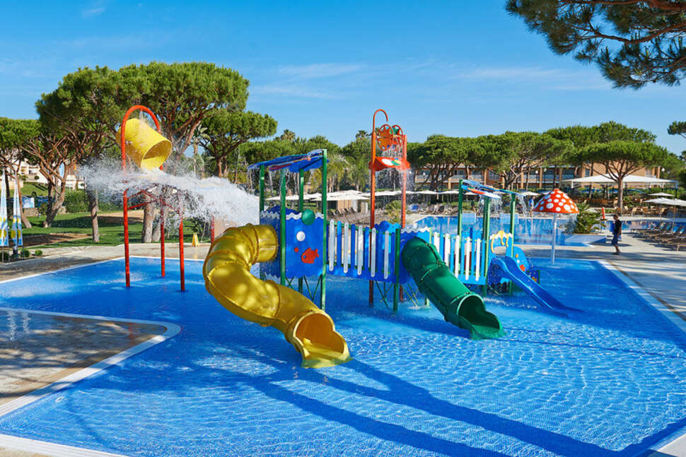 Een foto van het zwembad bij Hipotels Barrosa Garden