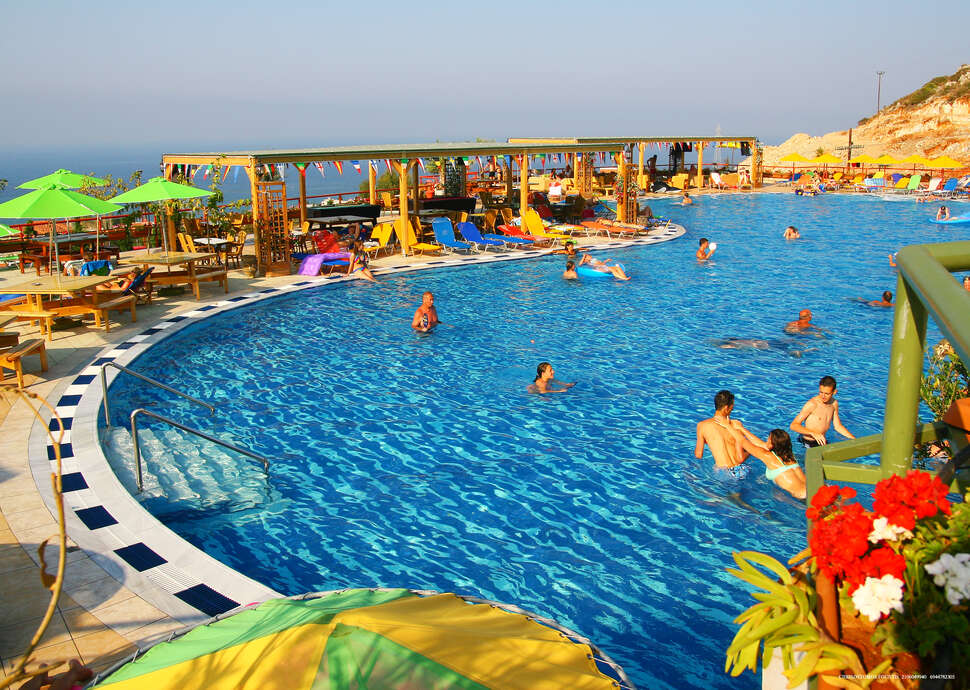 Een foto van het zwembad bij Hotel Aquasun Village