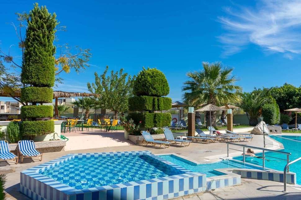 Een foto van het zwembad bij Stamos Hotel Faliraki