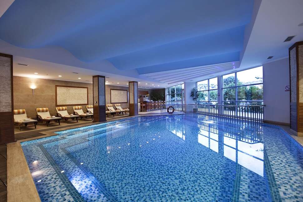 Een foto van het zwembad bij Royal Asarlik Beach Hotel & Spa