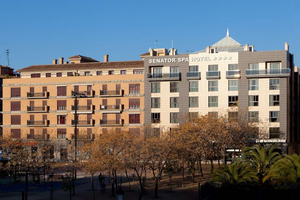 Een foto van de buitenkant van Senator Granada Spa Hotel