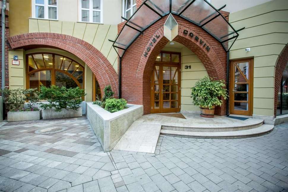 Een foto van de buitenkant van Corvin Hotel Corvin Wing