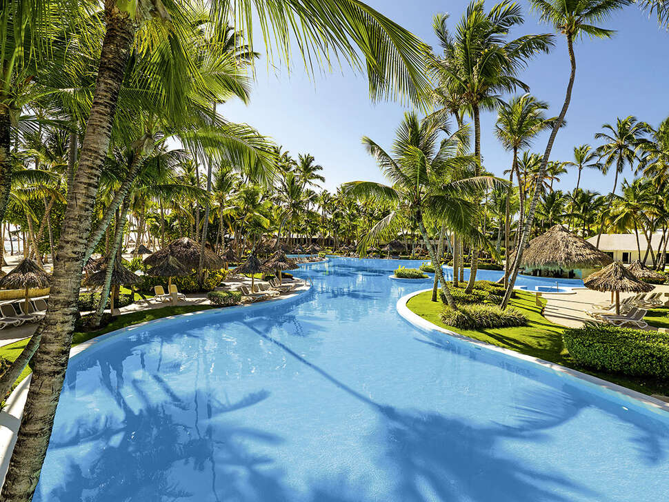 Een foto van het zwembad bij Melia Punta Cana Beach Resort