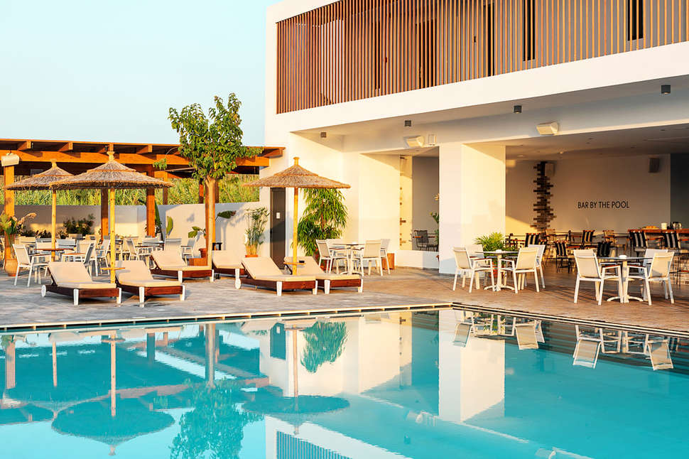 Een foto van het zwembad bij Pearl Beach Hotel