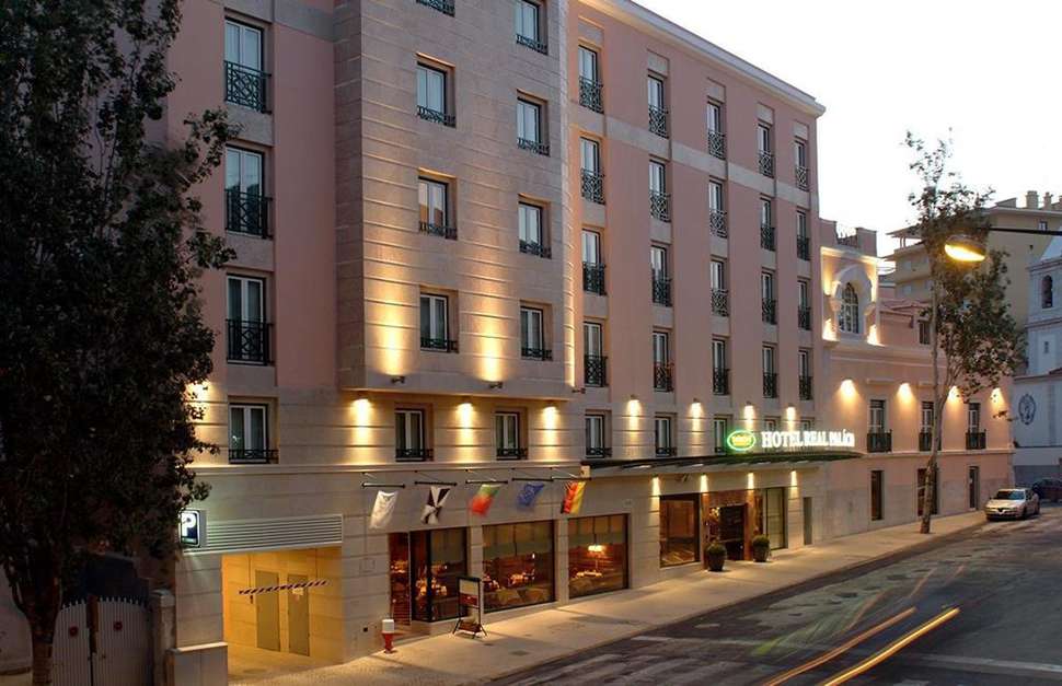 Ein Foto von der Außenansicht des Real Palacio Hotel