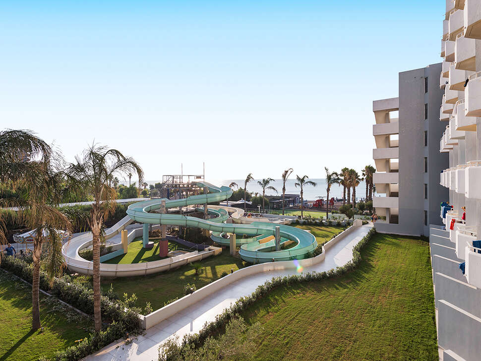 Ein Foto vom Pool im Esperides Beach Family Resort