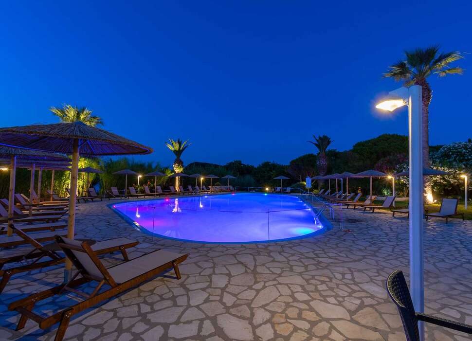 Ein Foto vom Pool im Hotel Ibiscus Corfu