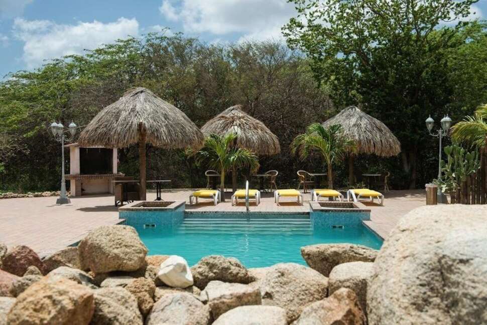 Een foto van het zwembad bij Camacuri Residence