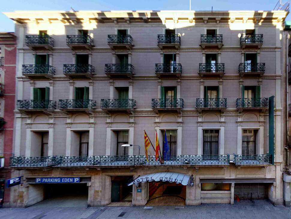 Een foto van de buitenkant van Hotel Gaudi