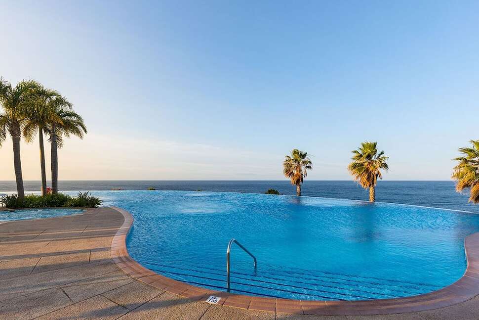 Een foto van het zwembad bij Playacalida Hotel