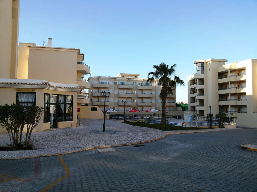Een foto van de buitenkant van Plaza Real Aparthotel