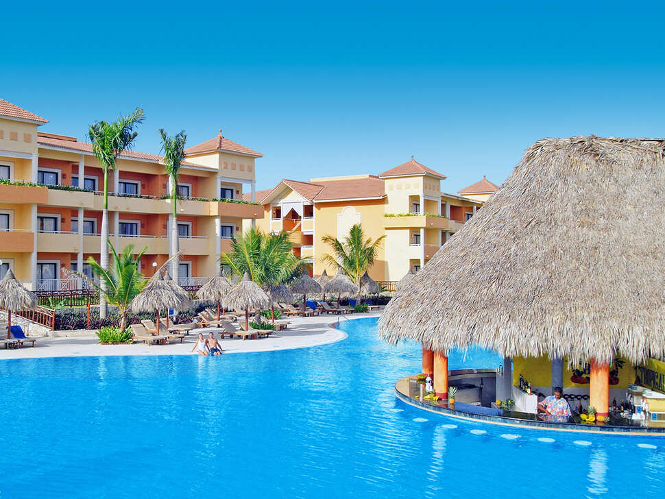 Een foto van het zwembad bij Grand Bahia Principe Punta Cana