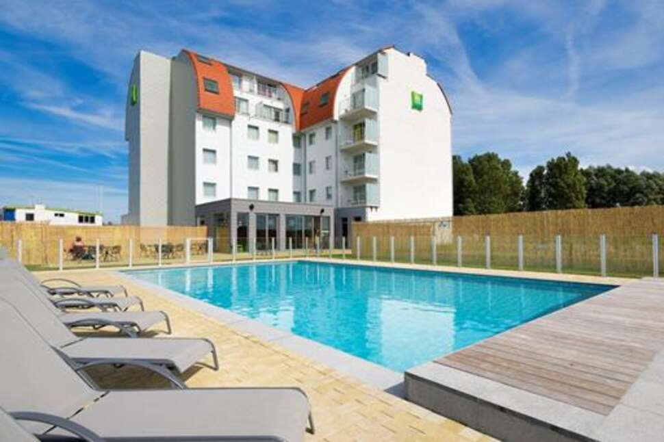 Een foto van het zwembad bij Ibis Styles Zeebrugge