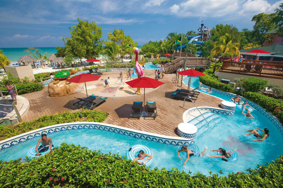 Ein Foto vom Pool im Beaches Negril Resort & Spa