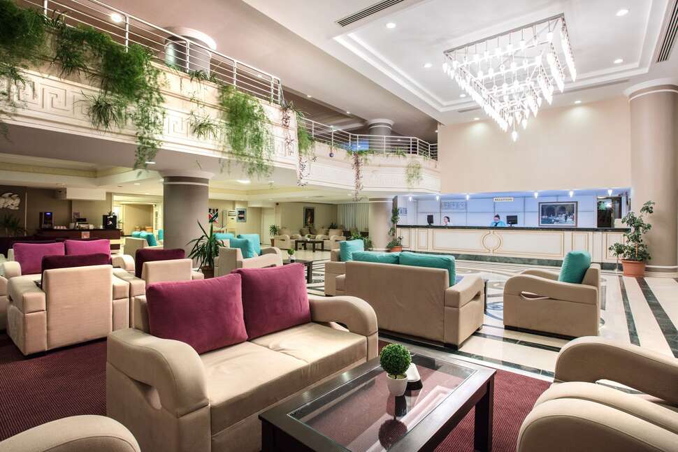 Een foto van het interieur van Palmin Hotel
