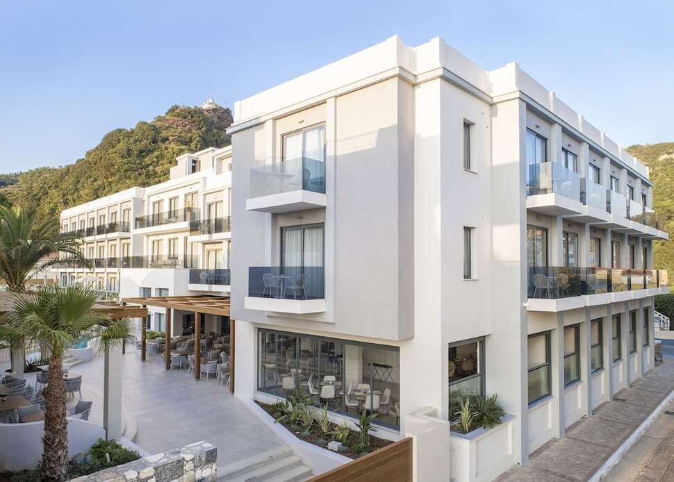 Een foto van de buitenkant van Samian Mare Hotel Suites & Spa