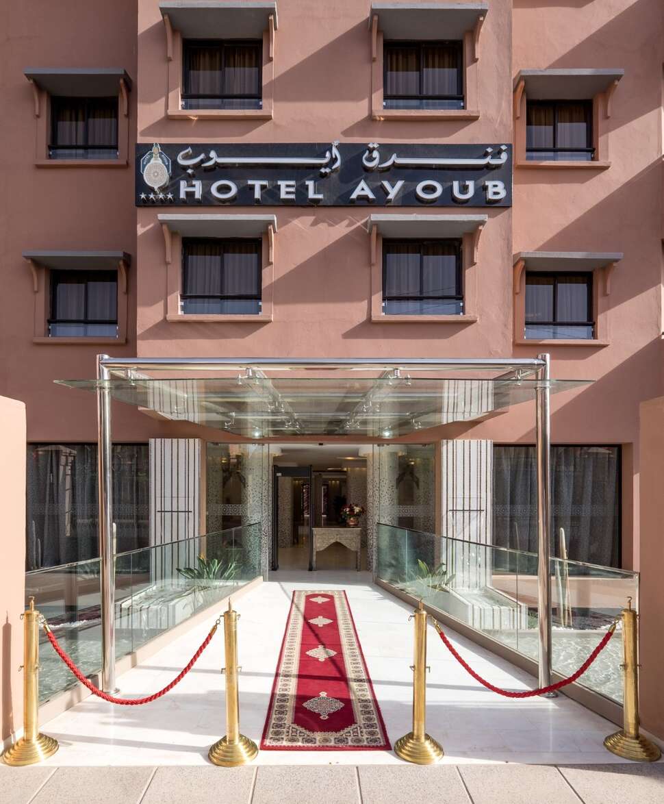 Een foto van de buitenkant van Hotel Ayoub