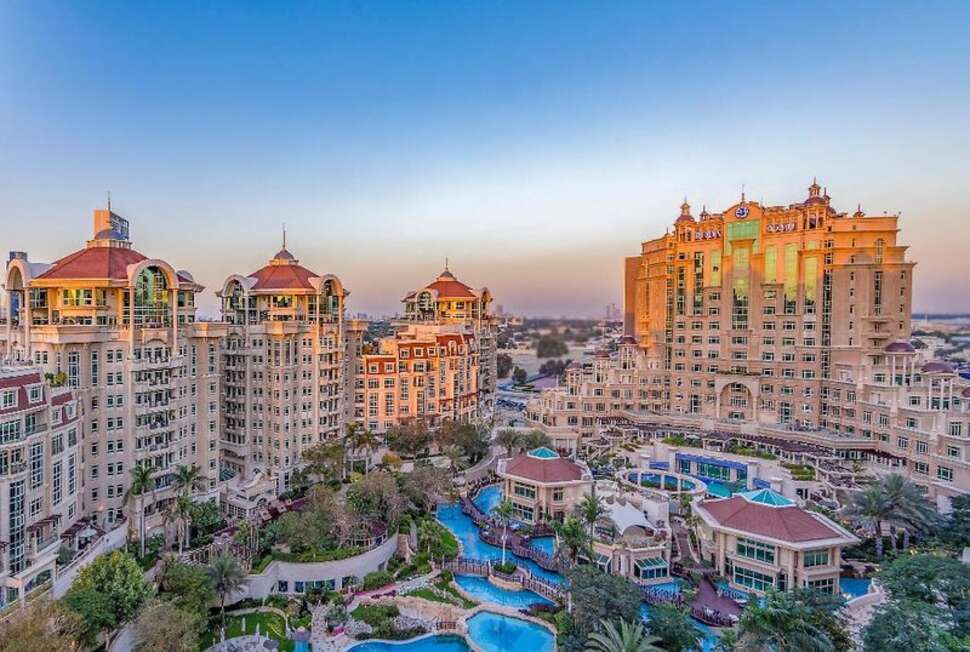 Een foto van de buitenkant van Swissotel Al Murooj Dubai