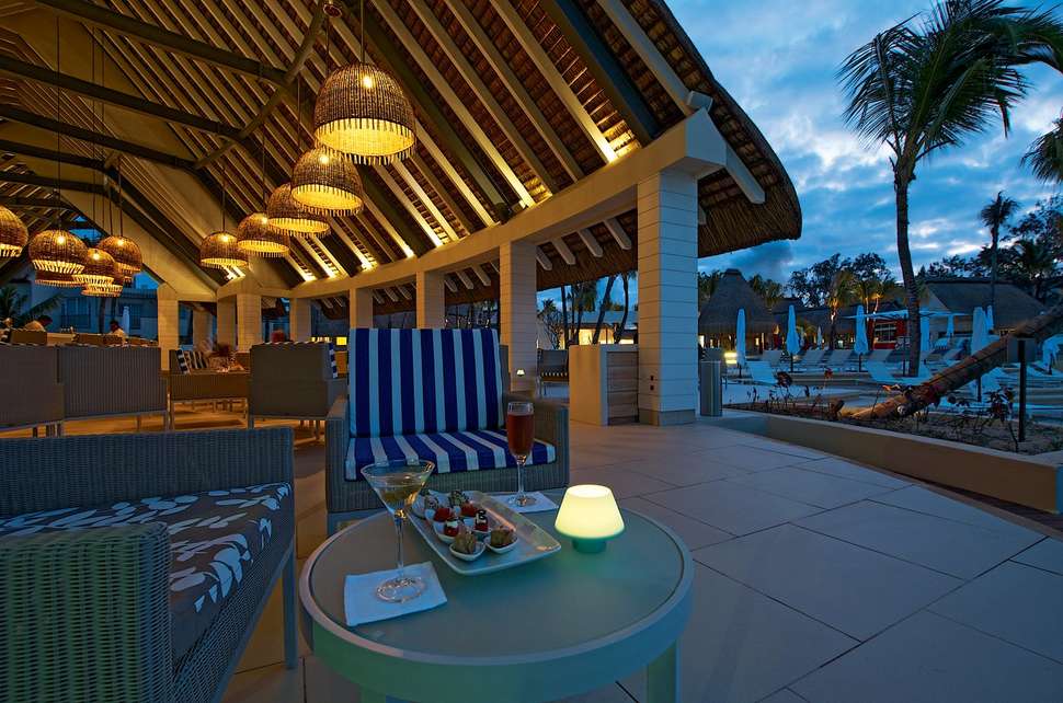 Een foto van het terras bij Ambre Resort & Spa