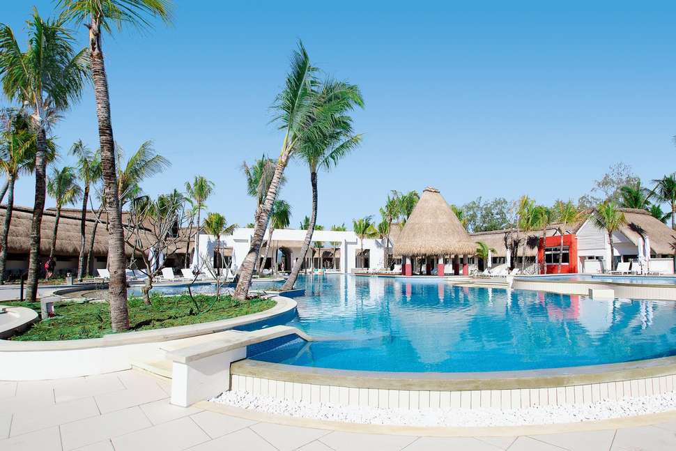 Een foto van het zwembad bij Ambre Resort & Spa