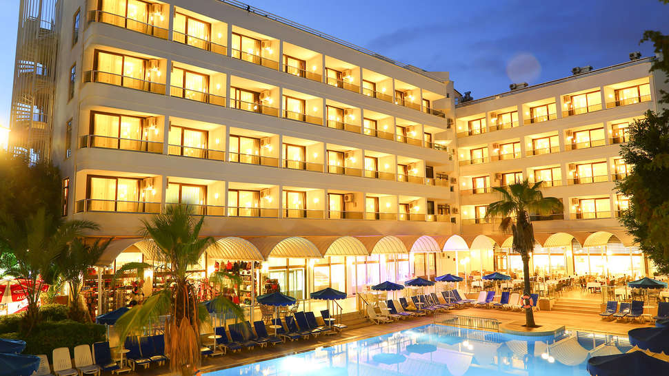 Een foto van het zwembad bij Hotel Kaya Maris