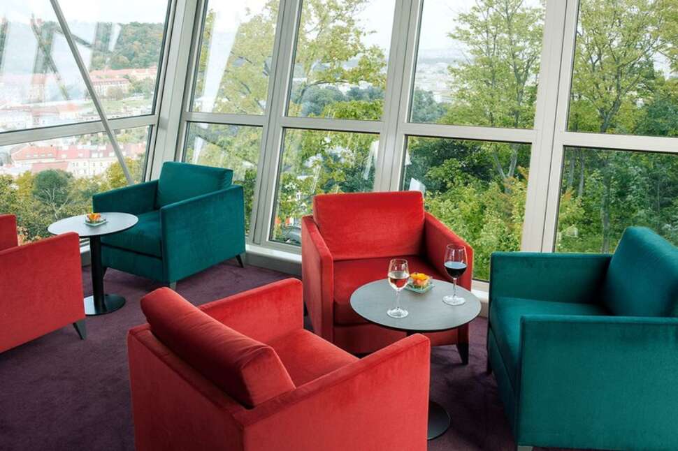 Een foto van het interieur van NH Prague City