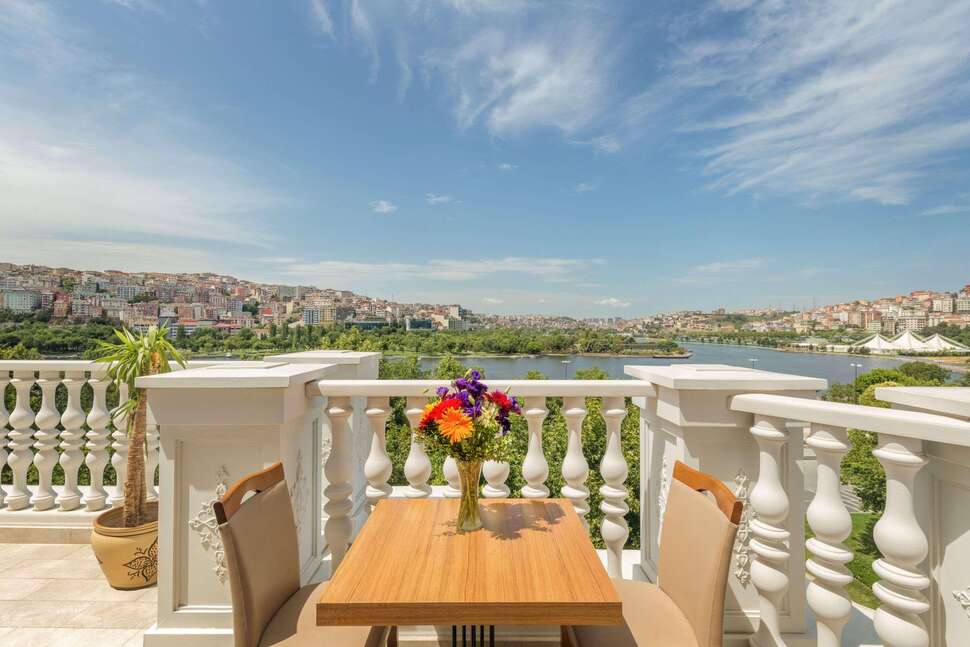 Een foto van Ramada by Wyndham Istanbul Golden Horn