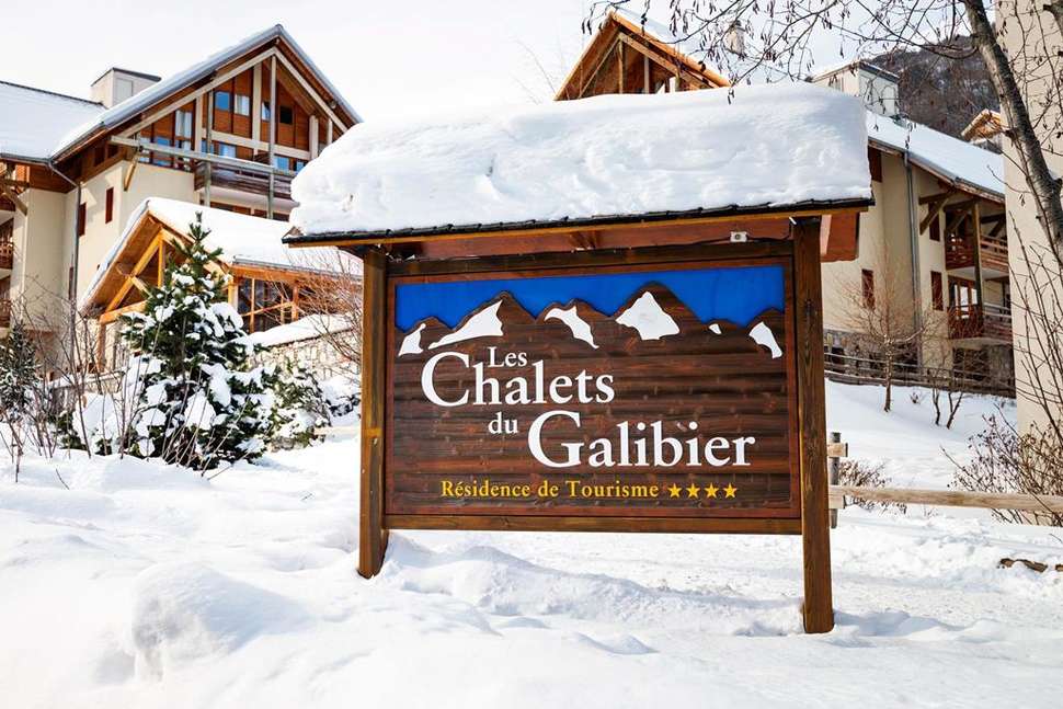 Een foto van de buitenkant van Les Chalets du Galibier