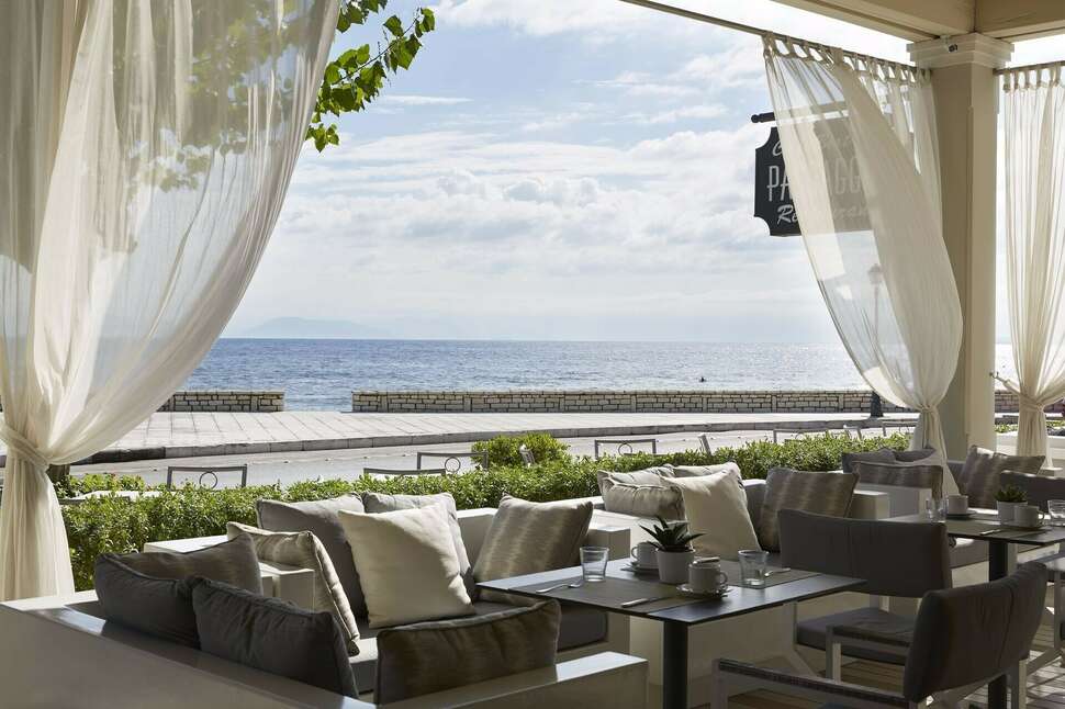 Een foto van het terras bij Mon Repos Palace Hotel