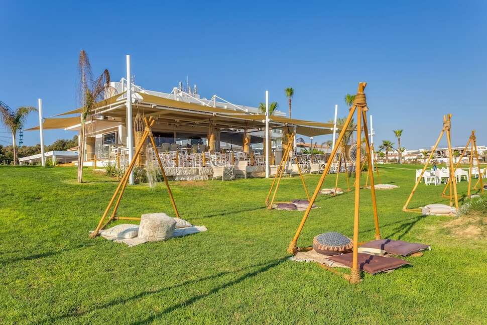 Een foto van het terras bij Pierre Anne Beach Hotel