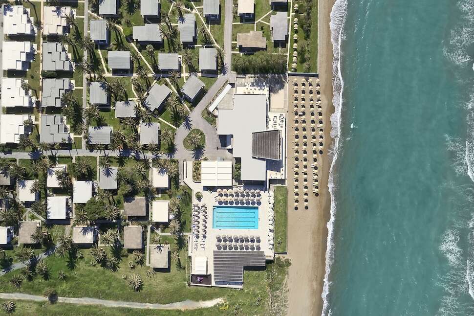 Een foto van het zwembad bij Civitel Creta Beach Hotel